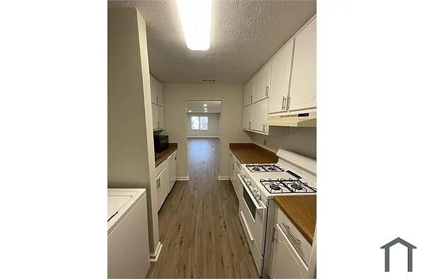 Foto del edificio - Room in Duplex on Glendale Ct