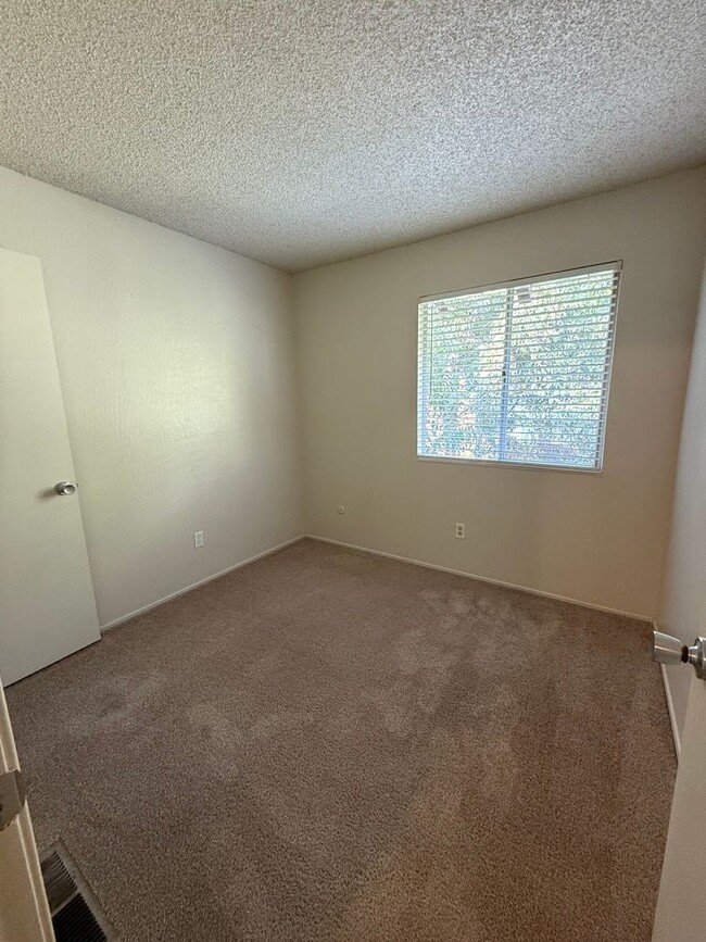 Building Photo - $500 OFF FIRST MONTH'S RENT-Two Story Cond...