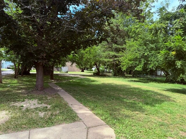 Foto del edificio - 1315 N Bourland Ave