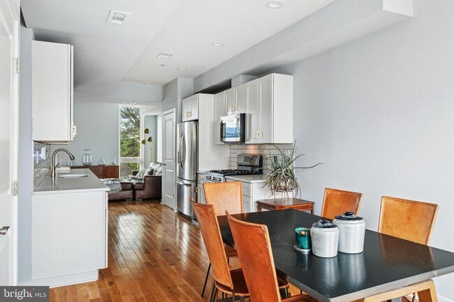 Photo - 435 W Berks St Apartment