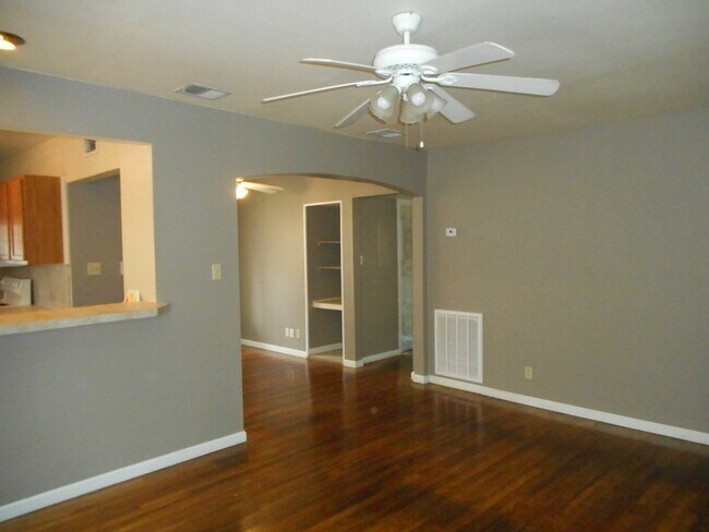 Building Photo - 613 Donaldson Ave