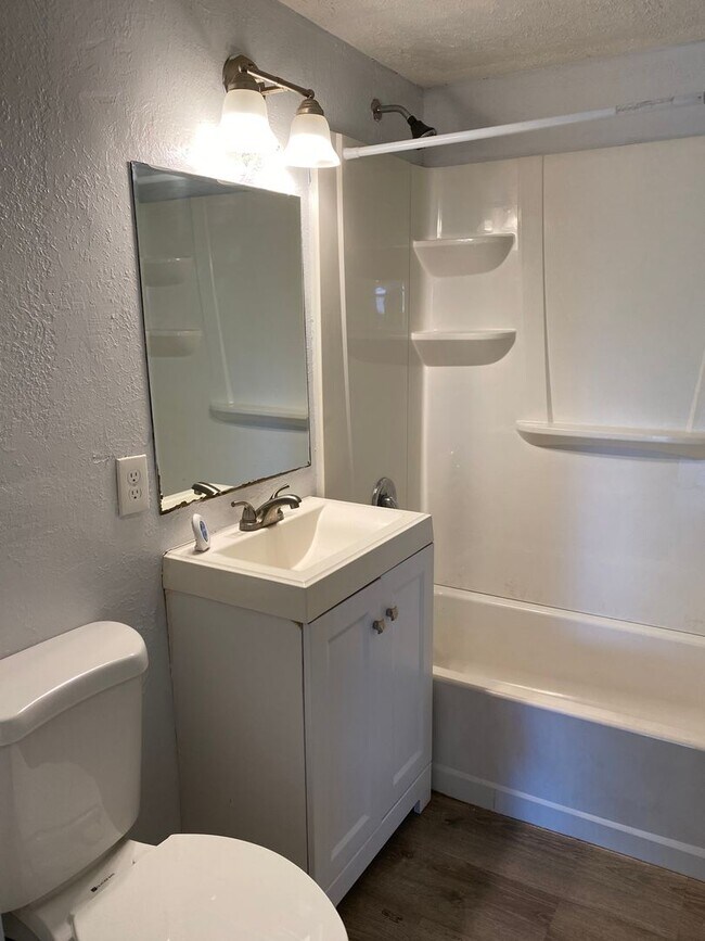 Foto del edificio - CUTE 2 BEDROOM, 1 BATH HOME FRESHLY PAINTE...