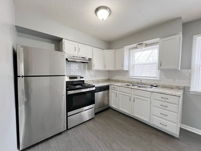 Building Photo - AVAILABLE SOON: Beautiful 3 Beds 1.5 Bath Home in Grandview!