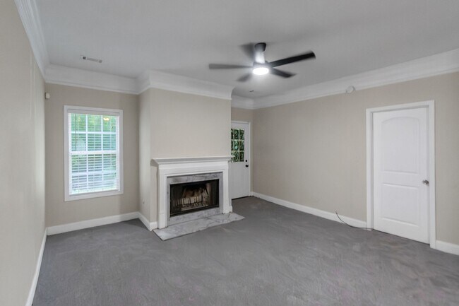 Foto del edificio - Beautiful 4 Bedrooms + Bonus Room on Nearly 1 Acre in Stockbridge! ?