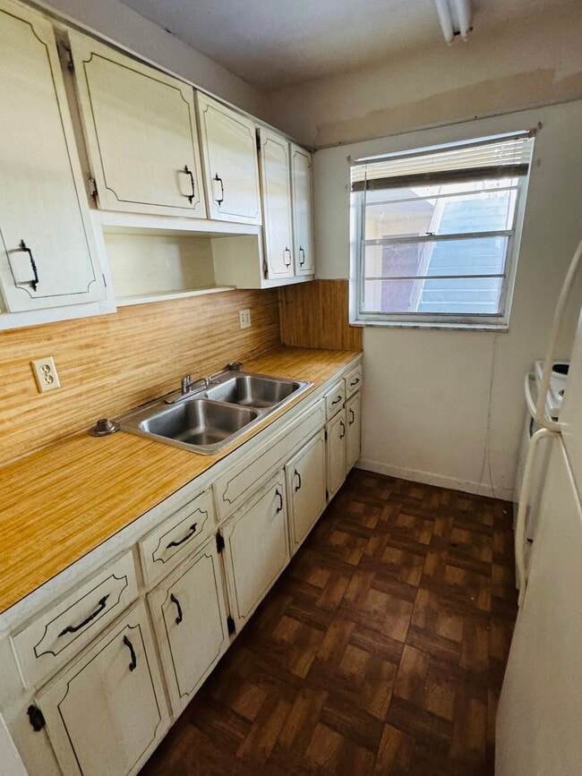 Foto del edificio - 606 S Center St