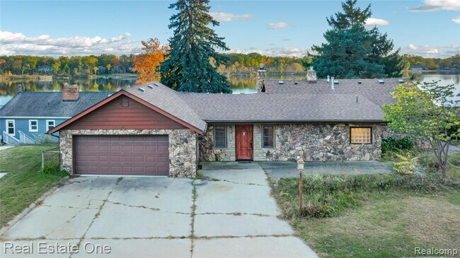 Foto del edificio - 2739 Lakeridge Ave