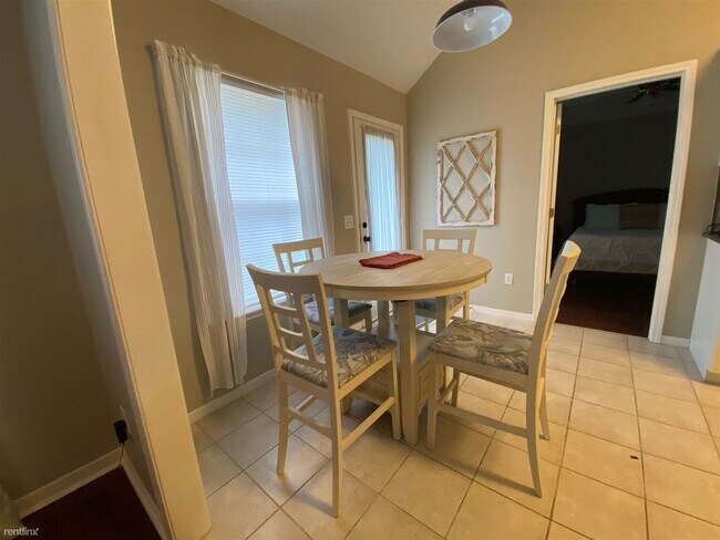 Building Photo - 3 br, 2 bath House - 401 Westport Way