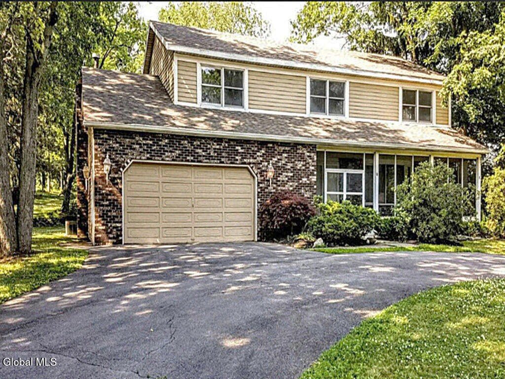 Foto principal - 3 Springwood Manor Dr