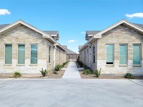 Building Photo - 8 Nightingale Ave
