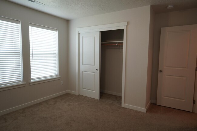 Foto del edificio - 1701 W Crystal Falls Ave