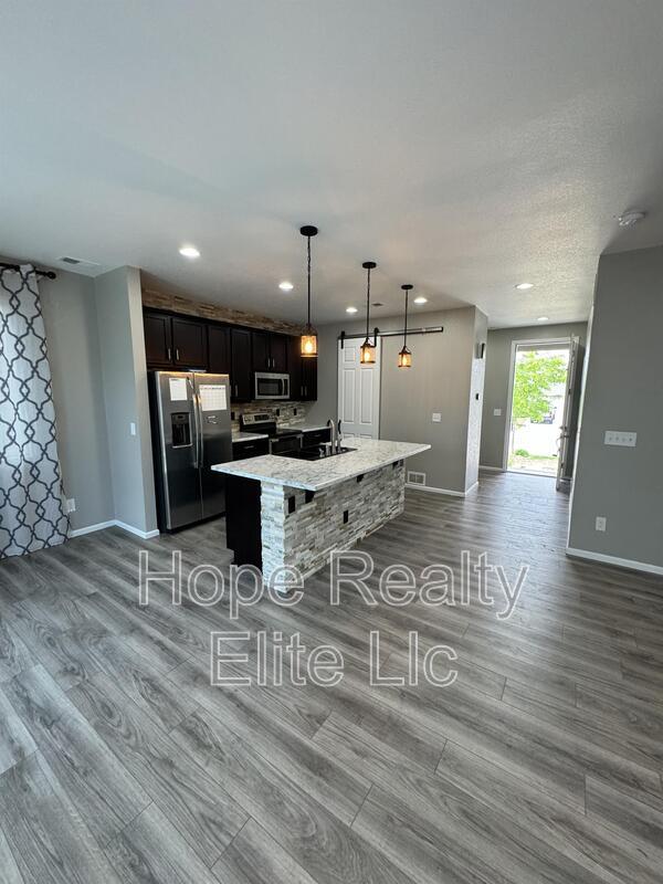 Foto principal - 7015 Preble Dr