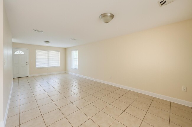 Building Photo - 70 Cypress Ln