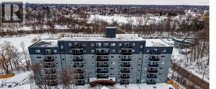 Building Photo - 80 King Edward Ave