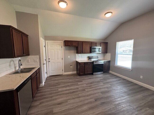 Foto del edificio - HALF OFF First Full Month's Rent!!!! Super...