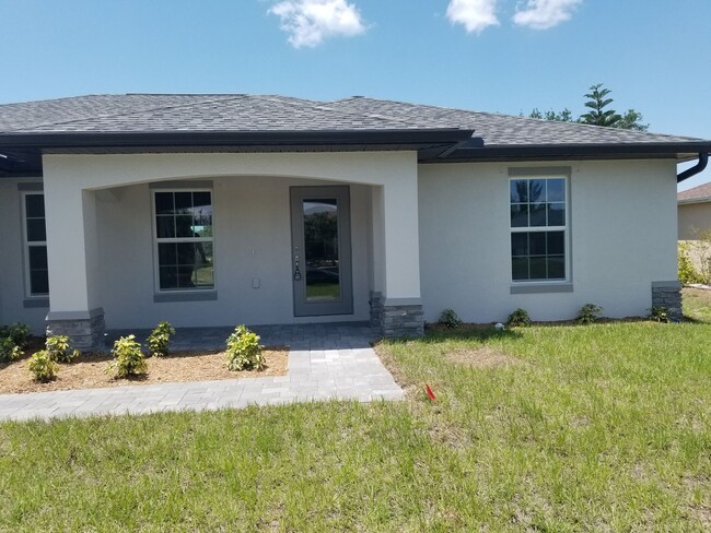 Foto del edificio - 4 Bedrooms 2 Baths Single-Family Home in C...