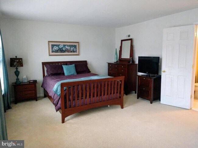 Foto del edificio - 8171 Douglas Fir Dr