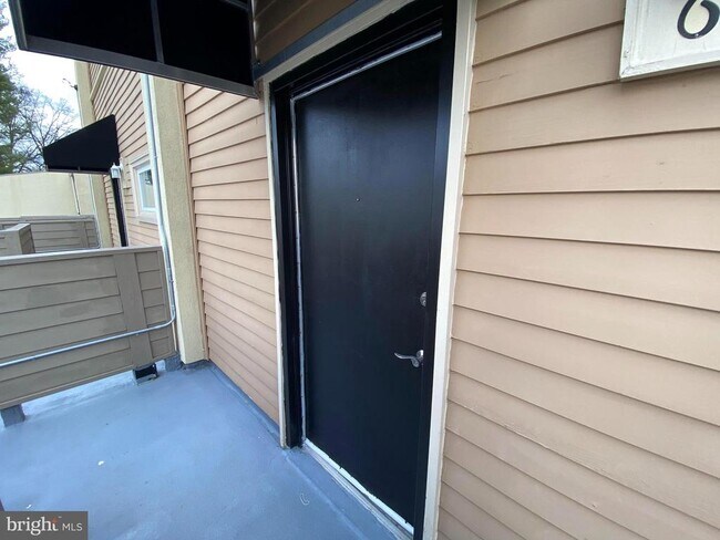 Foto del edificio - 5485 Harpers Farm Rd