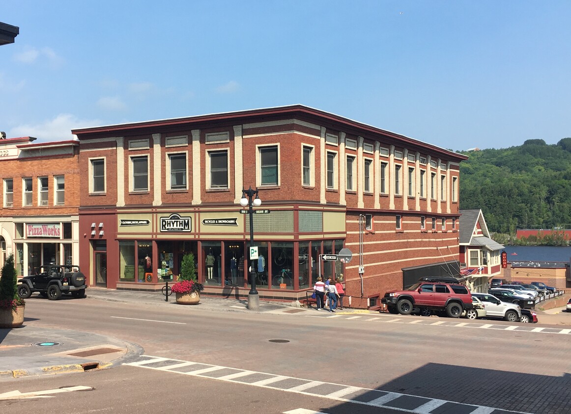 Exterior of building - 418 Shelden Ave