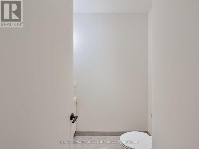 Building Photo - 123-123 Maurice Dr