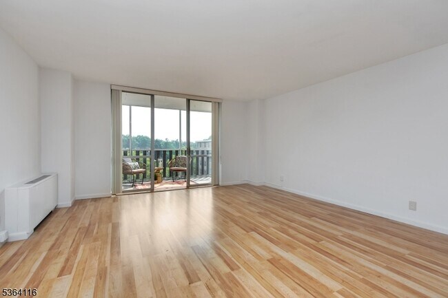 Foto del edificio - 530 Valley Rd