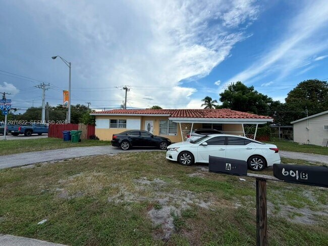 Foto del edificio - 601 NE 180th St