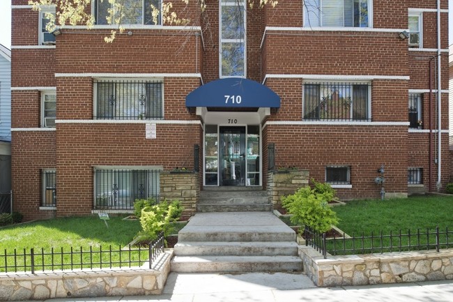 Building Photo - 710 Jefferson St Apartments