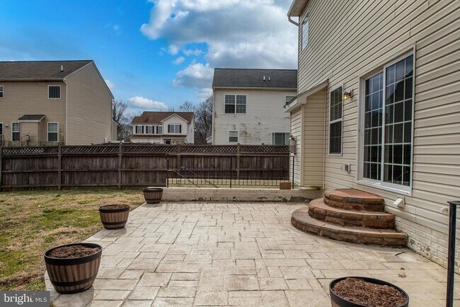 Foto del edificio - MINUTES TO QUANTICO - 6 BEDROOM HOME!