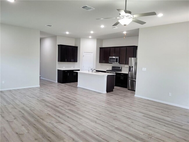 Building Photo - 300 Bright Star Ln
