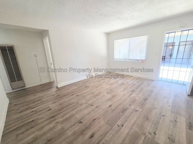 Foto del edificio - 7722 Walker Ave