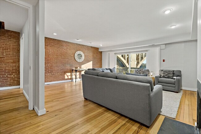 Foto del edificio - 3303 Water St NW