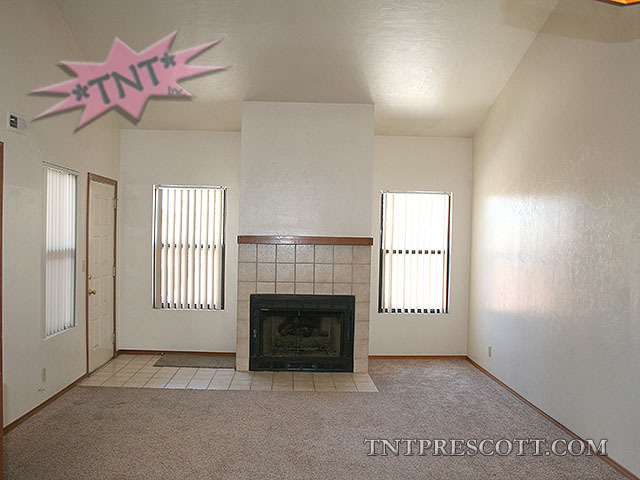 Building Photo - Townhome in Pine Creek Estates HOA ~ HOLD