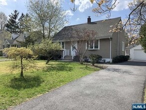 Building Photo - 447 Berkshire Rd