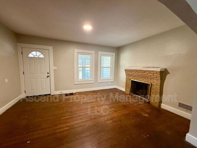 Foto del edificio - 203 N St Marks Ave