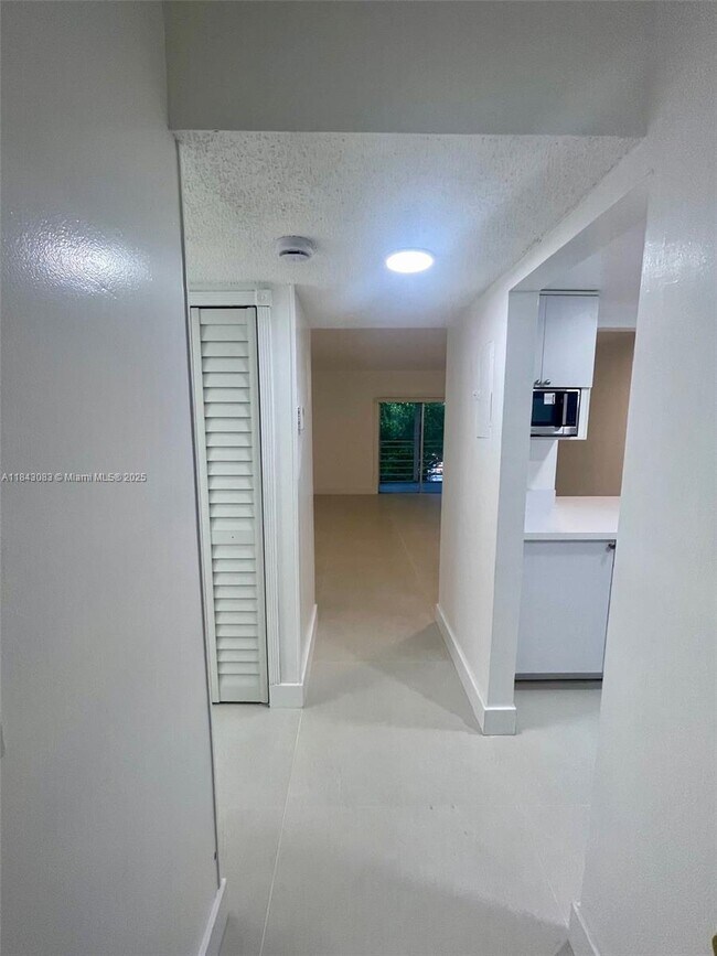 Foto del edificio - 4394 NW 9th Ave