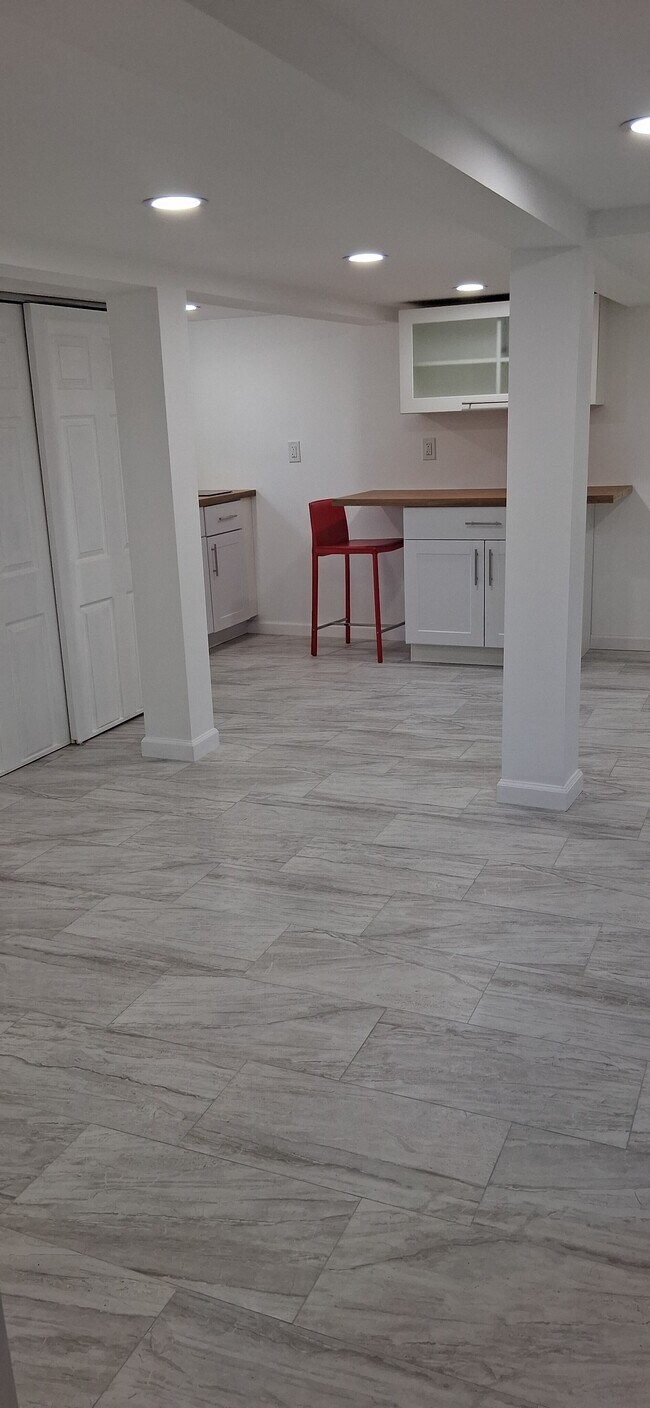 Foto del edificio - 28 Pineoaks Pl