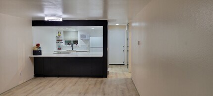 Building Photo - 9302 Redmond - Woodinville Rd NE