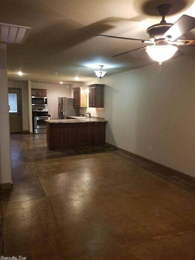 Building Photo - 1107 W Elm St