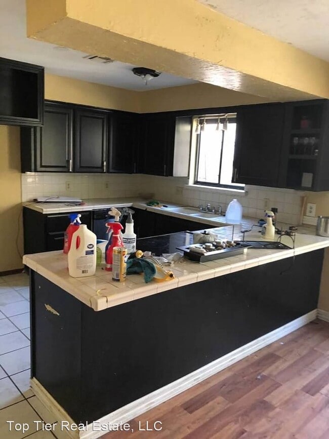 Building Photo - 3 br, 2 bath House - 1305 NE Briarcliff Cir