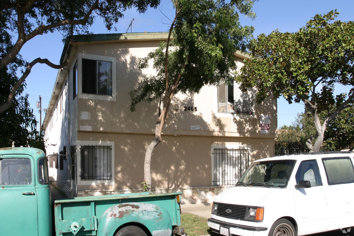 Primary Photo - 2405 E Spaulding St