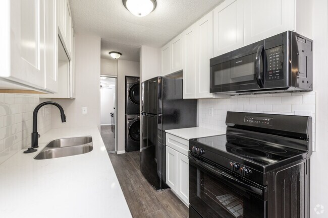 1 habitación, 1 baño - 620 pies cuadrados - Cocina - Forest Park II Apartments LLC