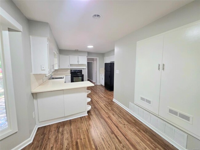 Building Photo - 2663 Ashlawn Dr