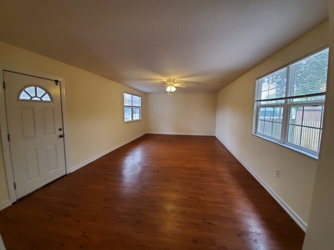 Building Photo - 1581 Magnolia Dr