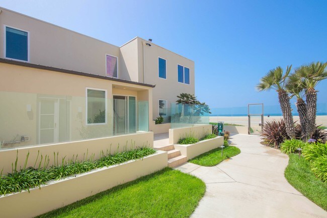 Building Photo - 7301 Vista Del Mar