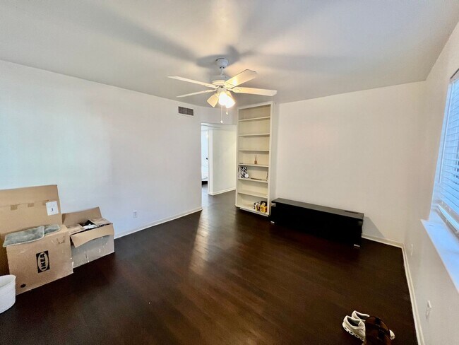 Building Photo - AVAILABLE NOW: 2 Bed / 1 Bath, Well mainta...