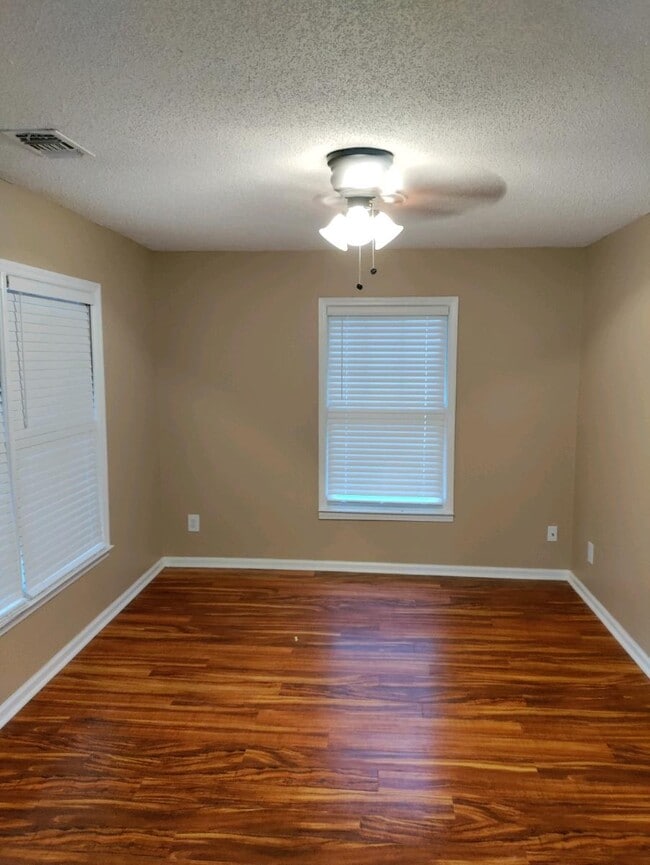 Living room - 631 W 40th St