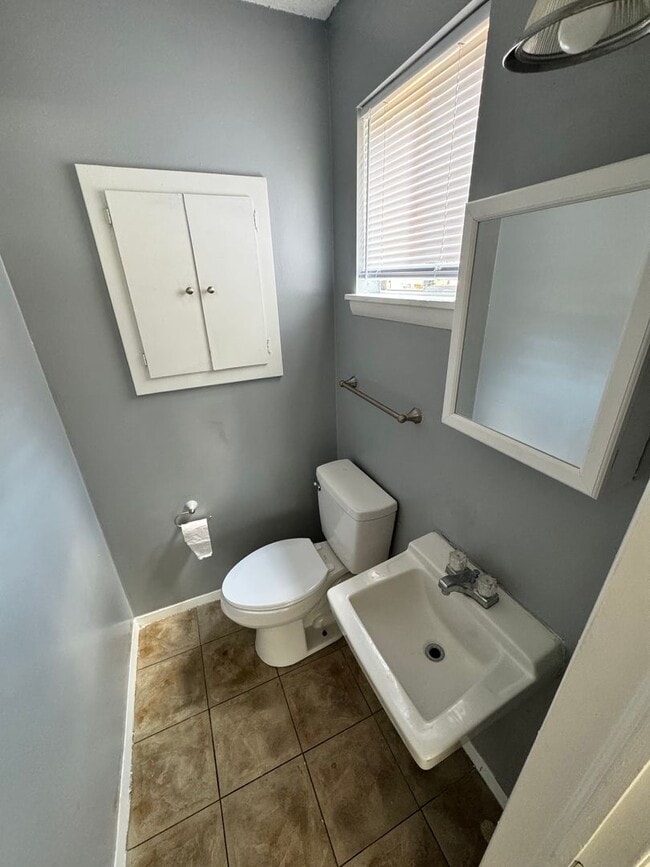 Foto del edificio - Spacious 3 Bed 1.5 Bath in Henrico