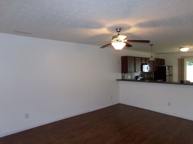Building Photo - 121 Heather Glenn Cir