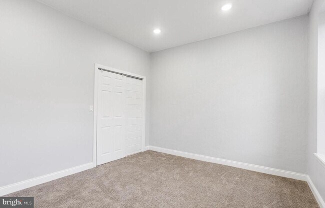 Building Photo - 654 N 36th St