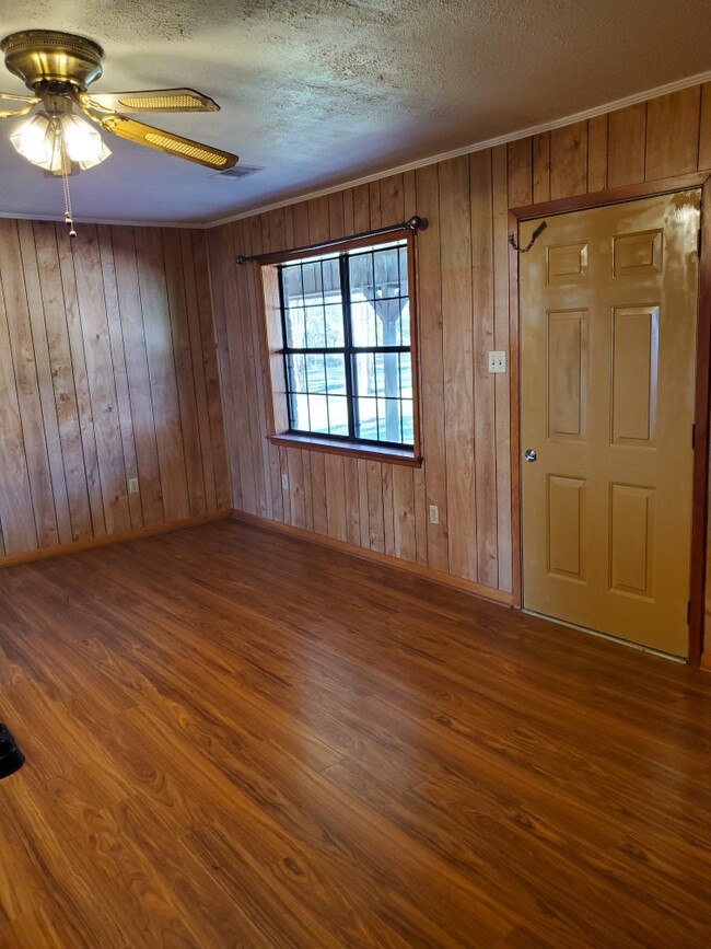 Sala de estar - 327 Wilkerson Rd