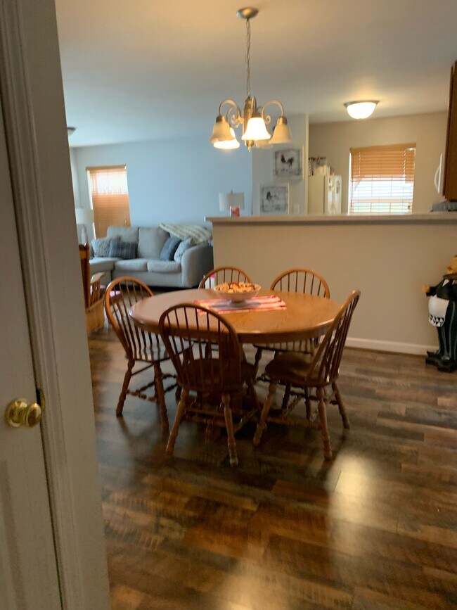 Foto del edificio - 3101 Spring Creek Ln